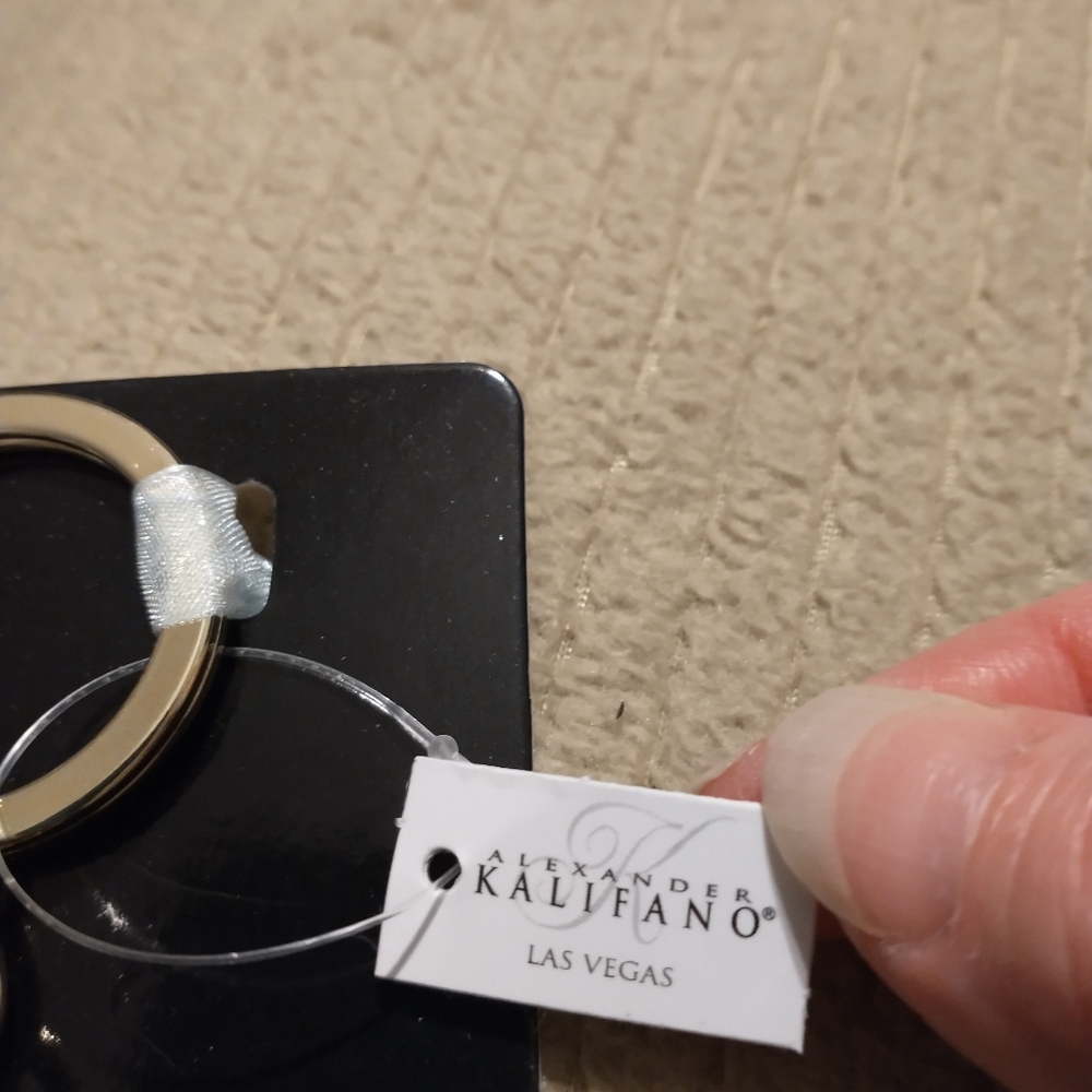 Alexander Kalifano Lock & Key Keychain - Picture 3 of 4